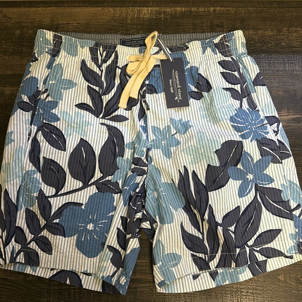 Vineyard Vines men’s bathing suit